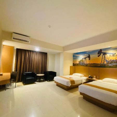 Hotel Comforta Dumai Bagian luar foto