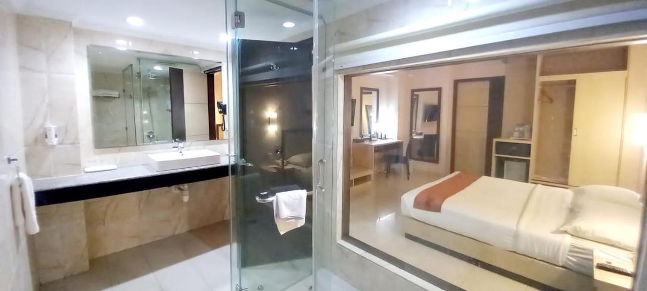 Hotel Comforta Dumai Bagian luar foto