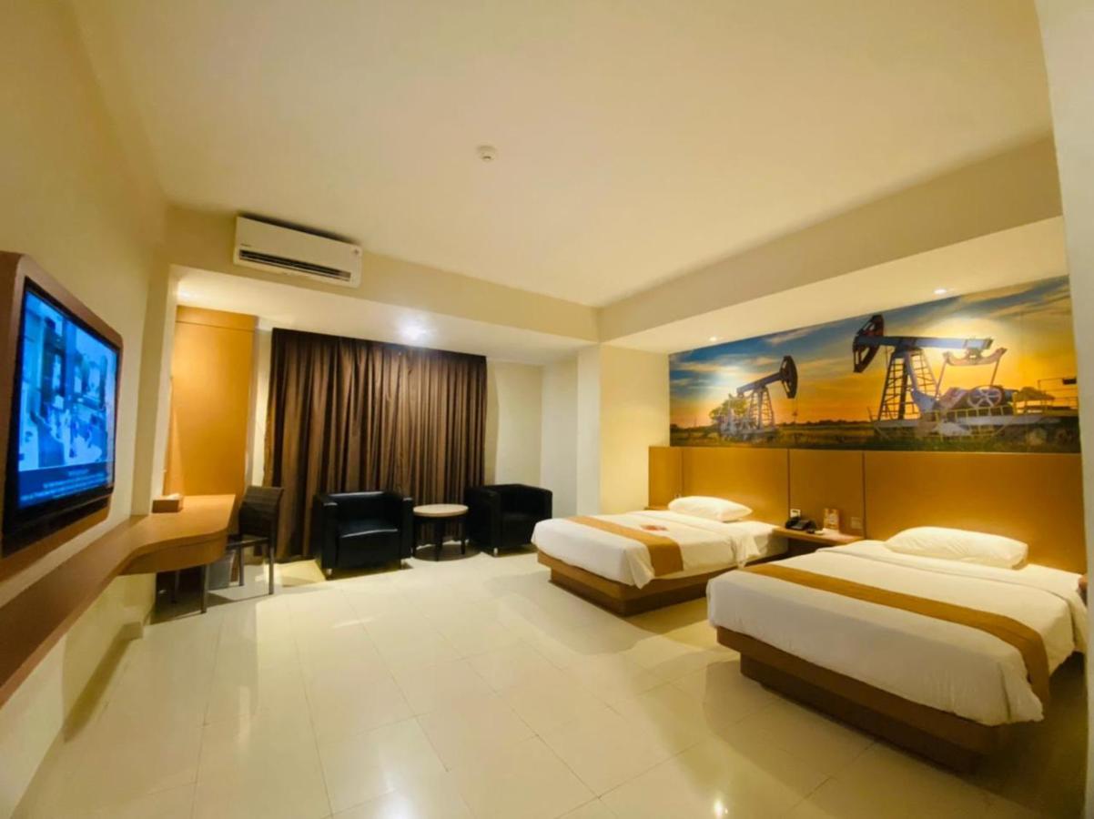 Hotel Comforta Dumai Bagian luar foto