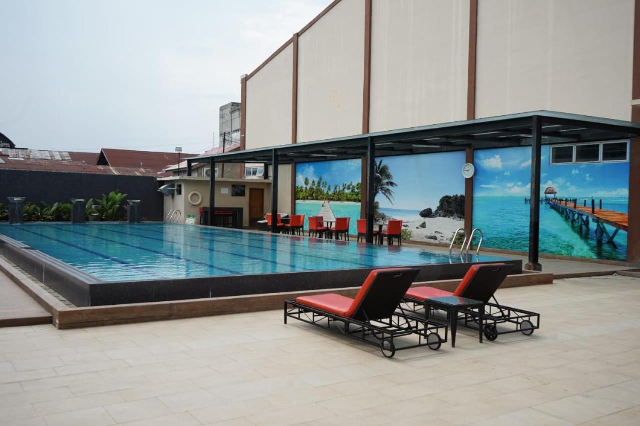 Hotel Comforta Dumai Bagian luar foto