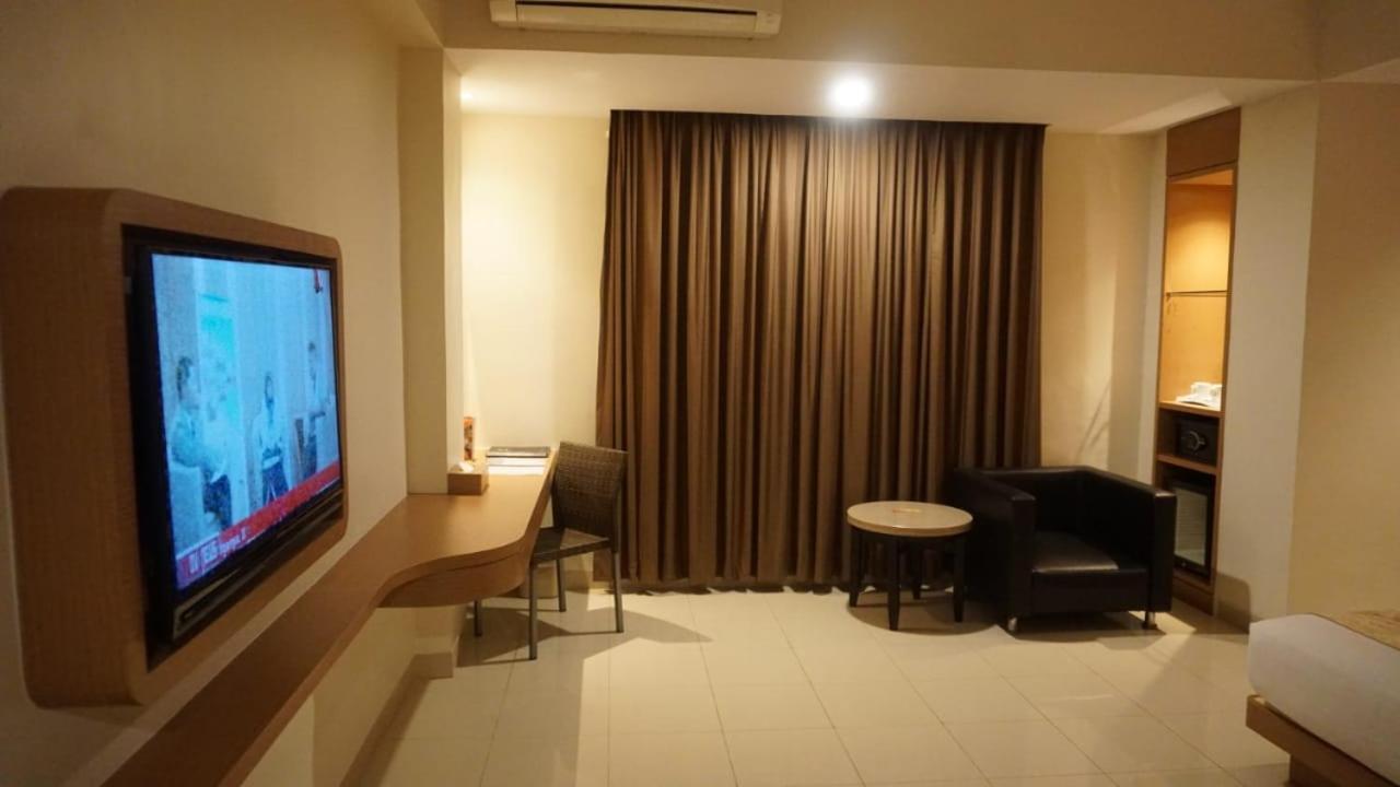 Hotel Comforta Dumai Bagian luar foto